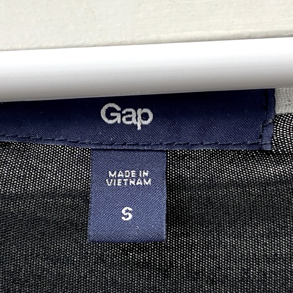 🖤🤍Gap • shirt • S • EUC - Picture 3 of 3